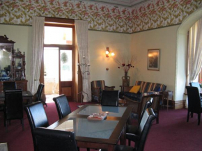  Ugbrooke Country Estate  Лоуэр Дэшвуд